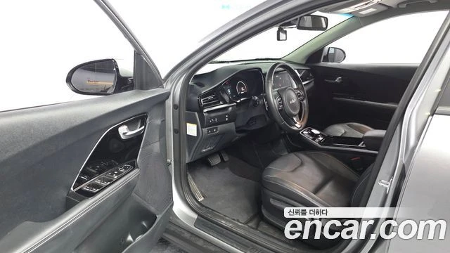 Kia Niro, снимка 10 - Автомобили и джипове - 56267178