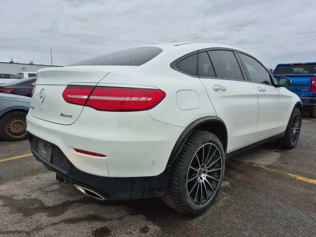 Mercedes-Benz GLC 300 COUPE * PANO * KEYLESS * 2 КЛЮЧА * CARFAX * , снимка 3 - Автомобили и джипове - 54231578