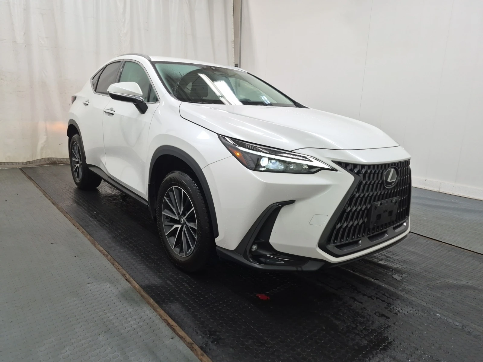 Lexus NX 350h * * CARFAX * * АВТО КРЕДИТ * * , снимка 2 - Автомобили и джипове - 54856708
