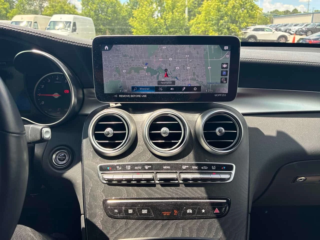 Mercedes-Benz GLC 300  DISTRONIC / CAMERA / АВТОКРЕДИТ , снимка 9 - Автомобили и джипове - 54942415