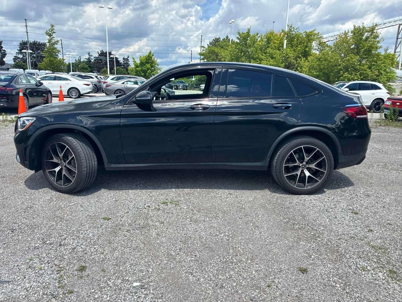 Mercedes-Benz GLC 300  DISTRONIC / CAMERA / АВТОКРЕДИТ , снимка 2 - Автомобили и джипове - 54942415