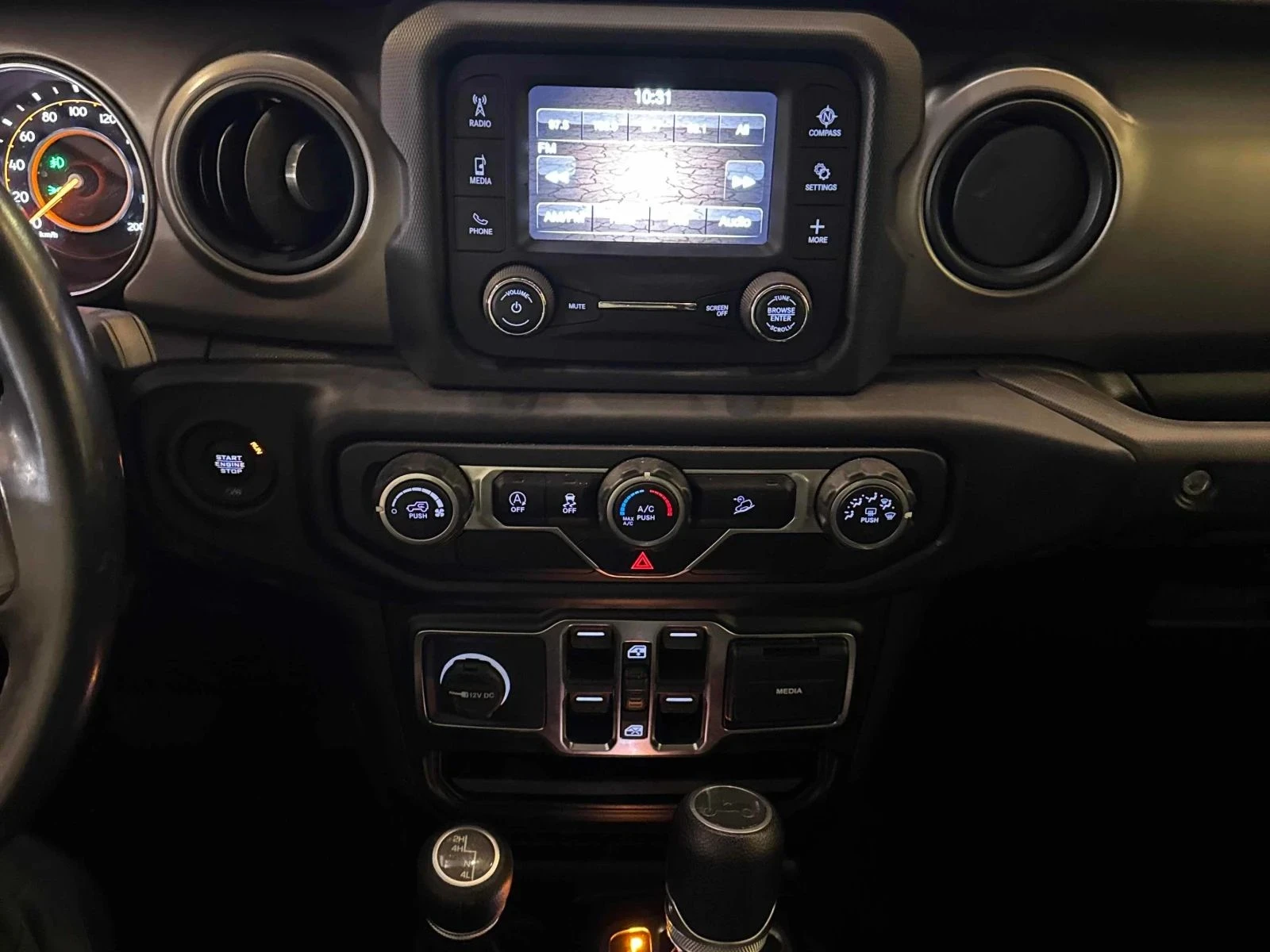 Jeep Wrangler Willys* 4x4* Back cam* , снимка 9 - Автомобили и джипове - 55805221