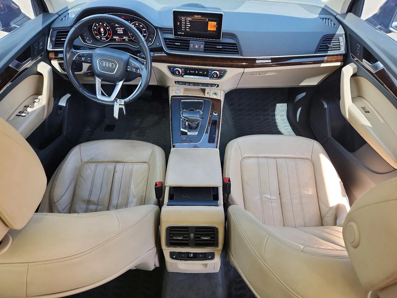 Audi Q5 2.0l Premium Plus, снимка 8 - Автомобили и джипове - 55877103