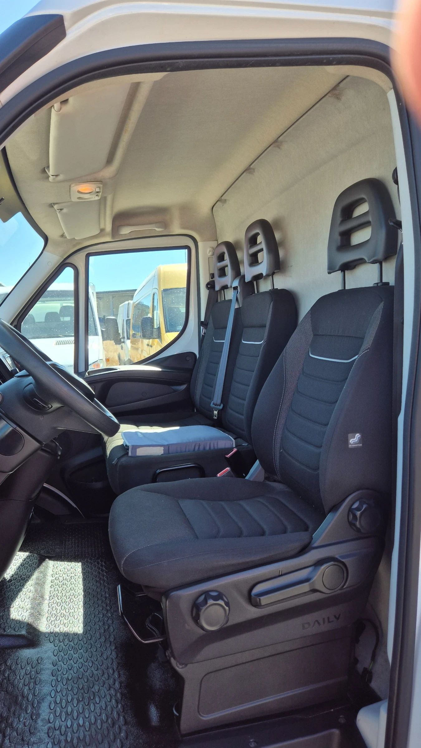 Iveco Daily 35s14* MAXI* РАМПА* КЛИМА* ШВЕЙЦАРИЯ* , снимка 11 - Бусове и автобуси - 55976164