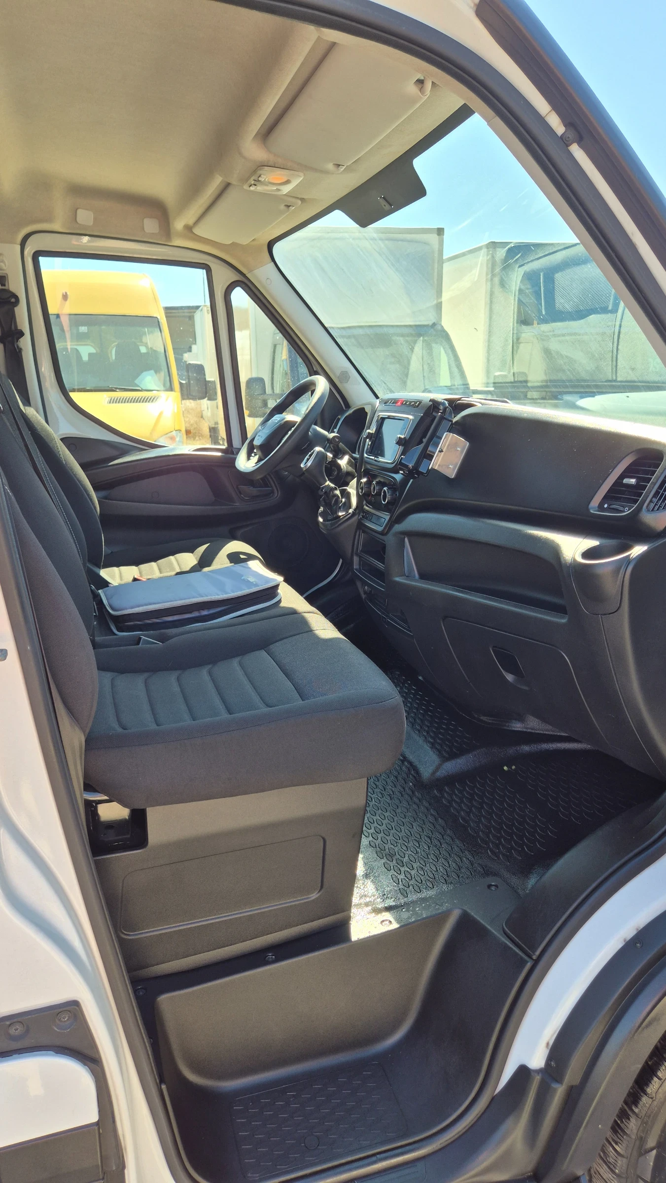 Iveco Daily 35s14* MAXI* РАМПА* КЛИМА* ШВЕЙЦАРИЯ* , снимка 14 - Бусове и автобуси - 55976164