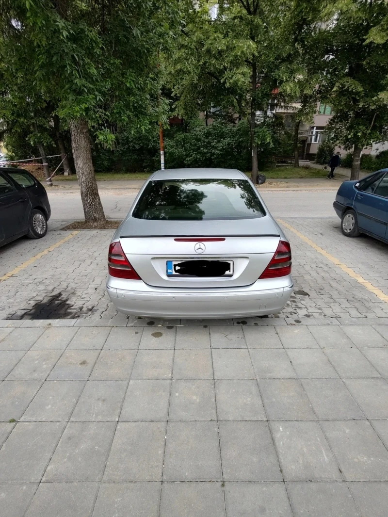 Mercedes-Benz E 220, снимка 3 - Автомобили и джипове - 47901348