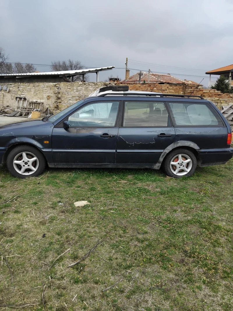 VW Passat 1, 8 90 коня, снимка 2 - Автомобили и джипове - 48982575