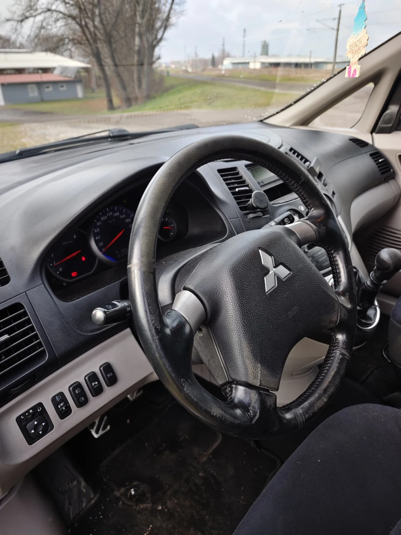 Mitsubishi Grandis 2.0 DI-D, снимка 13 - Автомобили и джипове - 49132499