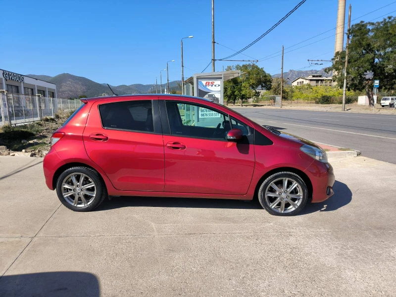 Toyota Yaris 1.3i-6sk-Navi-Kamera-Keyless-Panorama-Euro-5B, снимка 4 - Автомобили и джипове - 51816389
