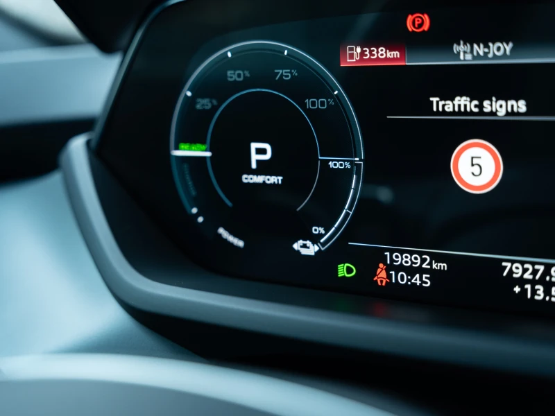 Audi E-Tron GT, снимка 12 - Автомобили и джипове - 52495751