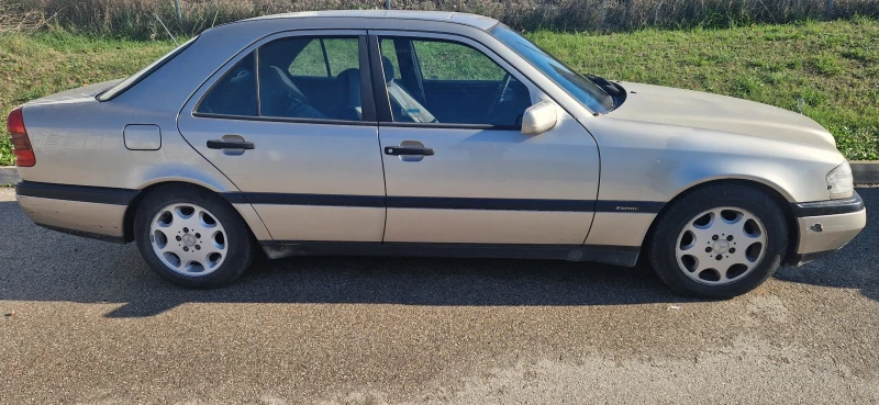 Mercedes-Benz C 220 D, снимка 3 - Автомобили и джипове - 52752571