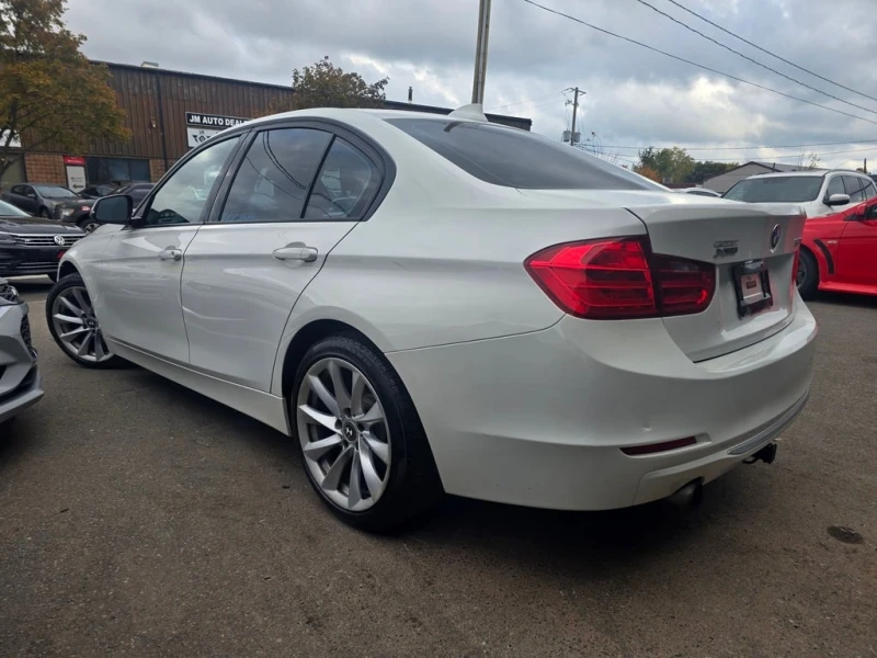 BMW 320 * 4dr Sdn 320i xDrive AWD * CARFAX * ЦЕНА ДО БГ, снимка 5 - Автомобили и джипове - 52850618