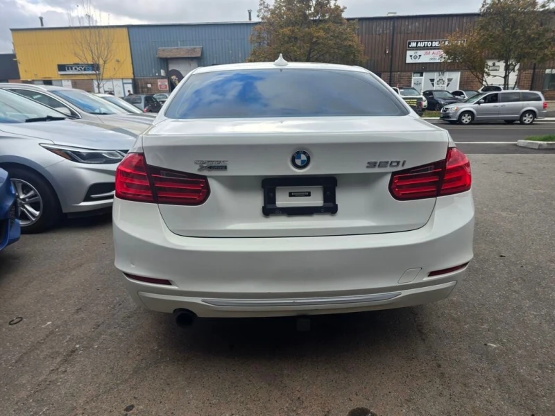 BMW 320 * 4dr Sdn 320i xDrive AWD * CARFAX * ЦЕНА ДО БГ, снимка 6 - Автомобили и джипове - 52850618