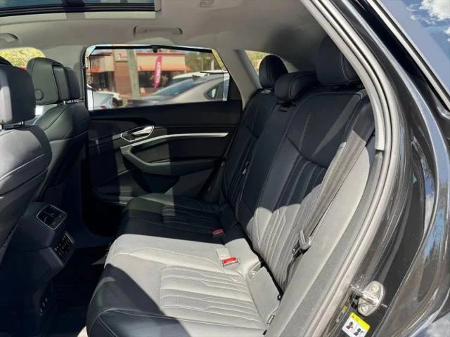 Audi E-Tron Prestige, снимка 14 - Автомобили и джипове - 53829666