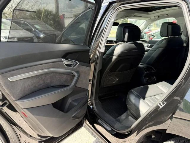 Audi E-Tron Prestige, снимка 13 - Автомобили и джипове - 53829666