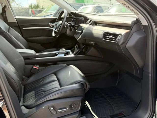 Audi E-Tron Prestige, снимка 12 - Автомобили и джипове - 53829666