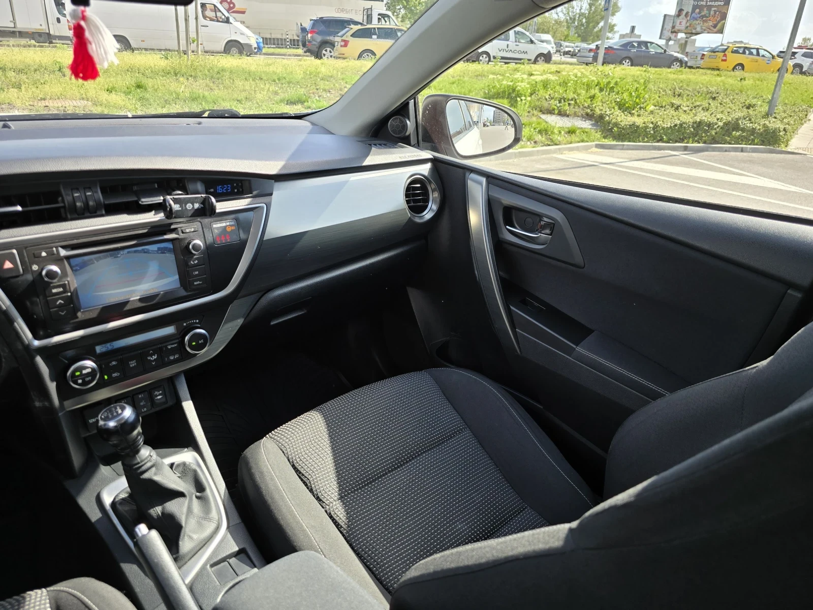Toyota Auris  - изображение 9