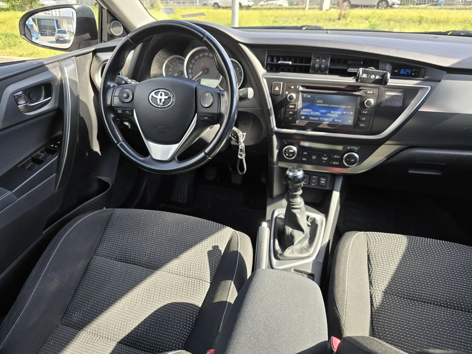 Toyota Auris  - изображение 10