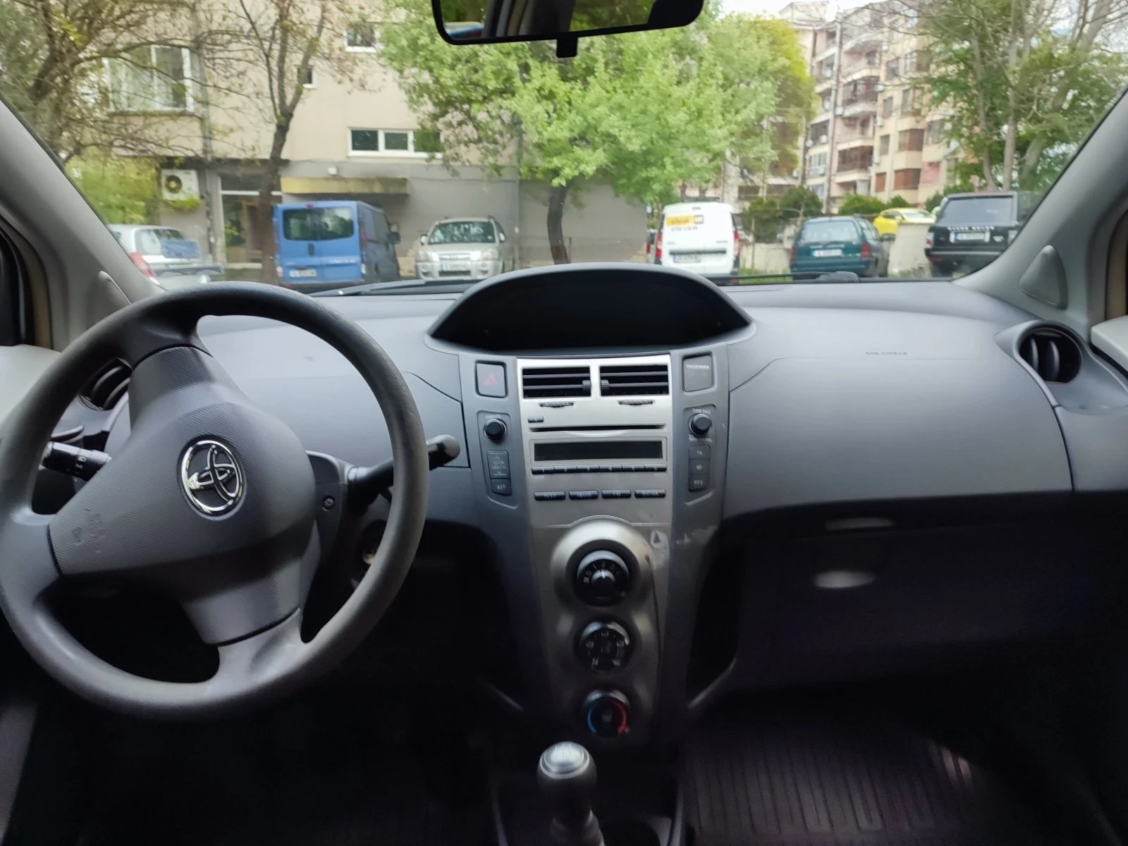 Toyota Yaris 1.0 - изображение 4