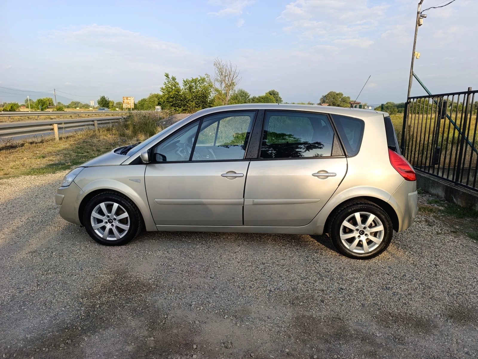 Renault Scenic 2.0i-16v ГАЗ-БЕНЗИН, KEYLESS, PANORAMA, NAVY - изображение 4