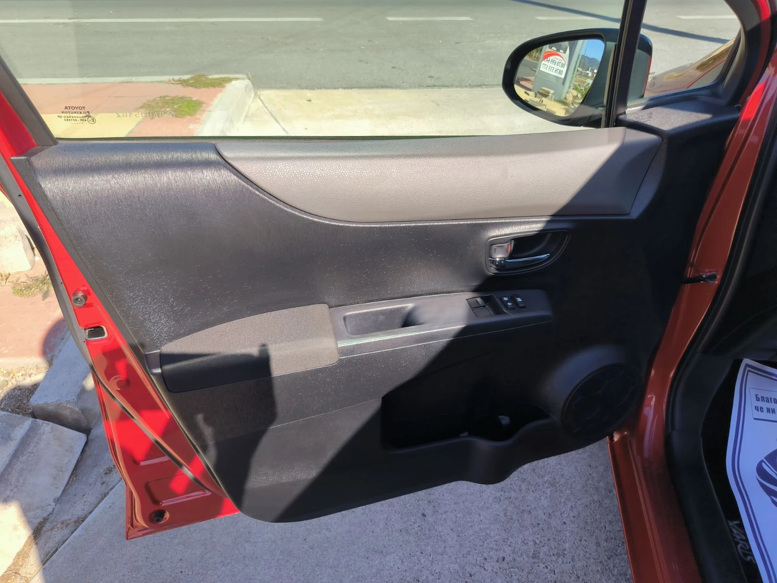 Toyota Yaris 1.3i-6sk-Navi-Kamera-Keyless-Panorama-Euro-5B | Mobile.bg   12