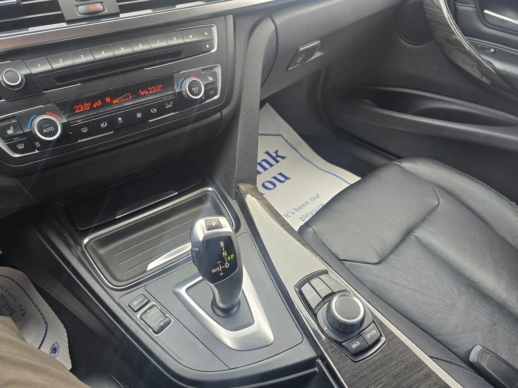 BMW 320 * 4dr Sdn 320i xDrive AWD * CARFAX * ���� �� �� | Mobile.bg � ����������� 9