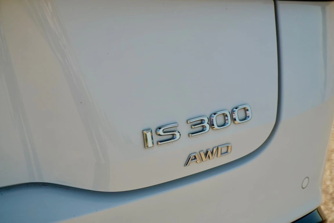 Lexus IS 300 * CARFAX /F SPORT/PANO/LANE ASSIST | Mobile.bg � ����������� 12