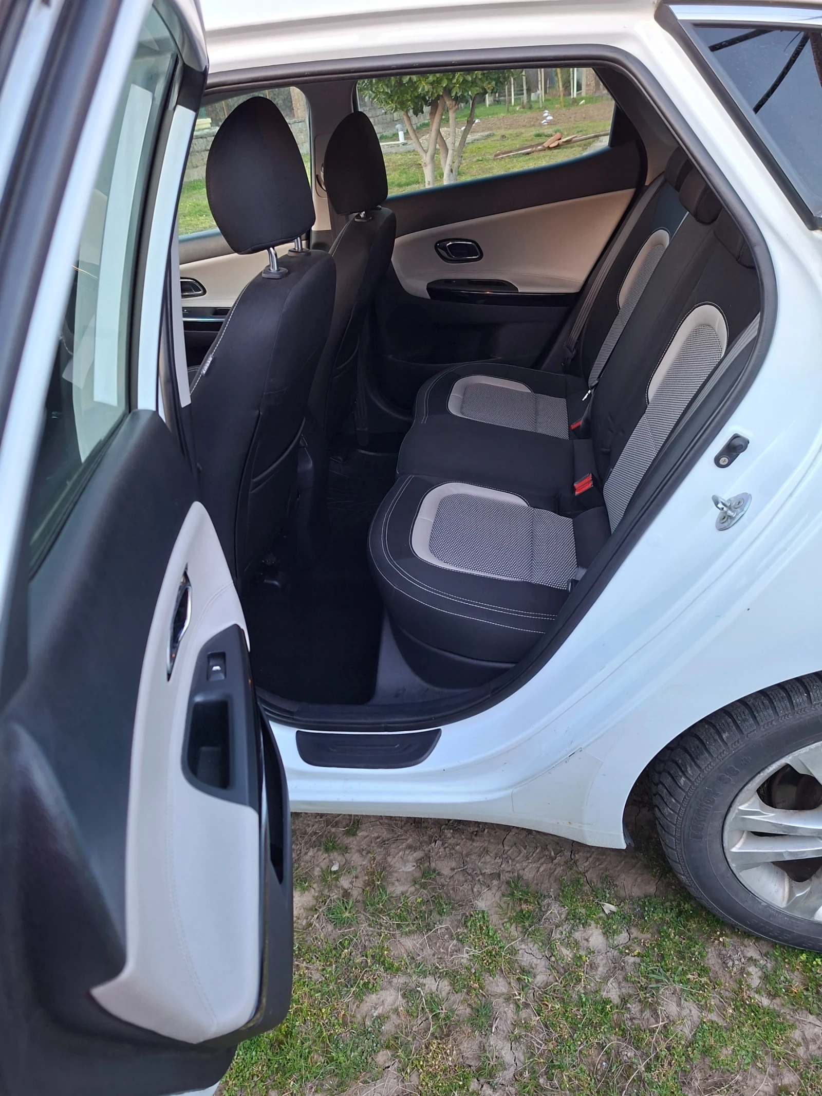 Kia Ceed 1.6crdi, снимка 7 - Автомобили и джипове - 53851169