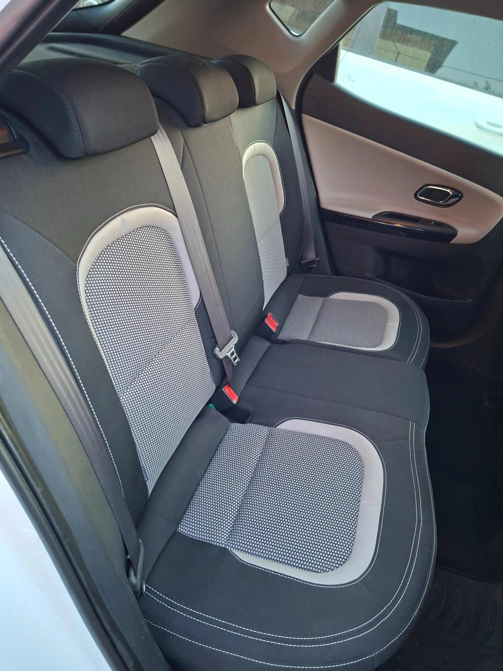 Kia Ceed 1.6crdi, снимка 5 - Автомобили и джипове - 53851169