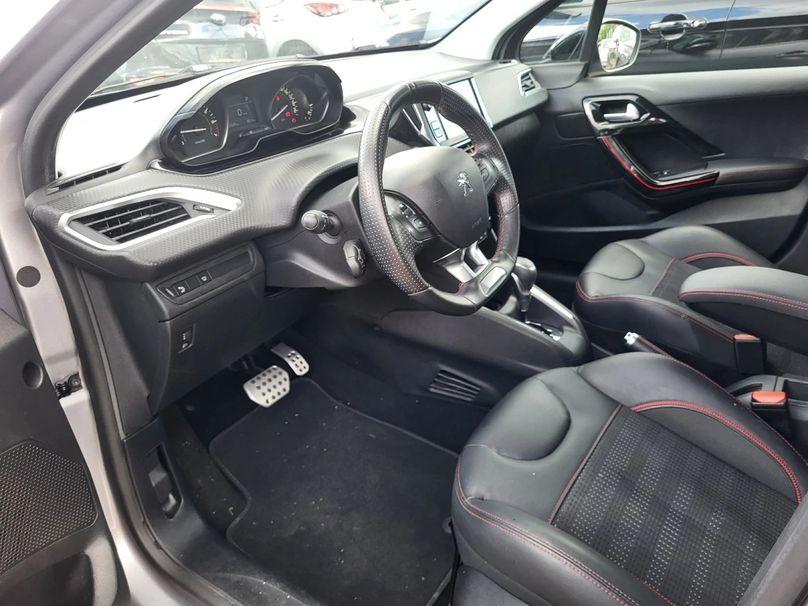 Peugeot 208 GT-Line / 32 000 км. / TOP, снимка 7 - Автомобили и джипове - 54681651
