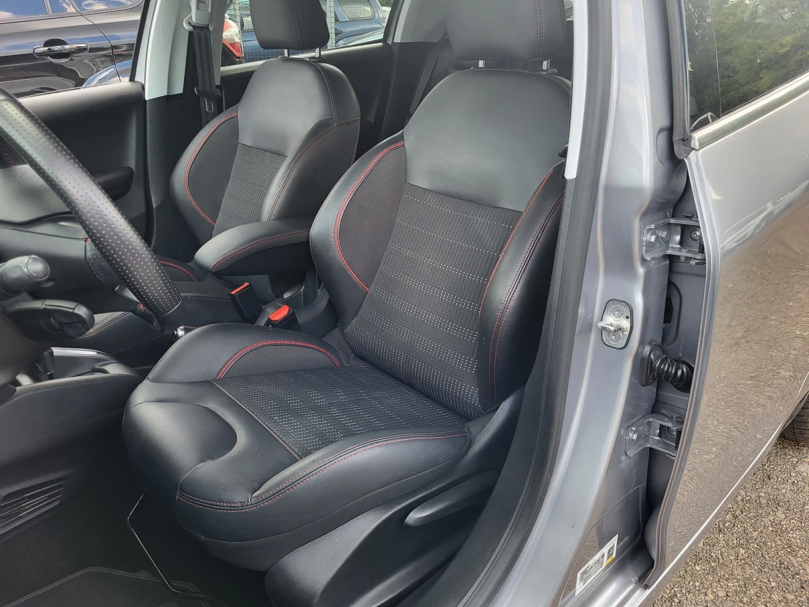 Peugeot 208 GT-Line / 32 000 км. / TOP, снимка 8 - Автомобили и джипове - 54681651