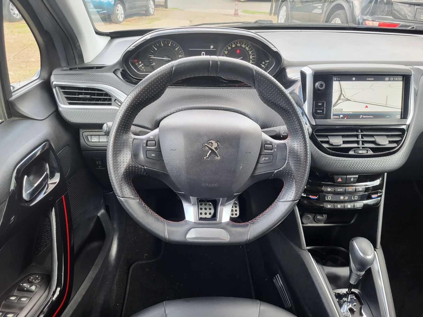 Peugeot 208 GT-Line / 32 000 км. / TOP, снимка 12 - Автомобили и джипове - 54681651