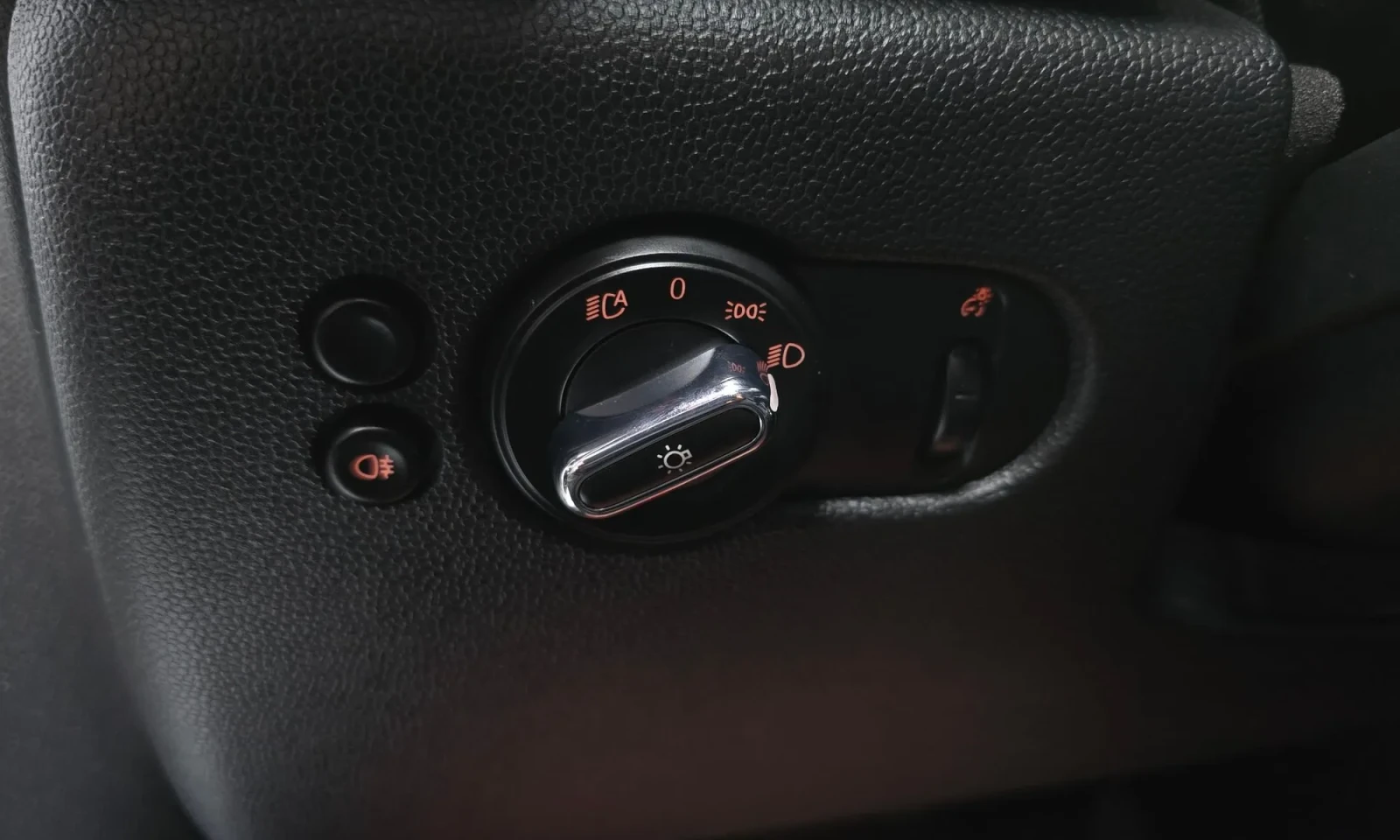 Mini Cooper HEAD-UP * LED * NAVI * КАМЕРА * KEYLESS * CARPLAY , снимка 5 - Автомобили и джипове - 54804664