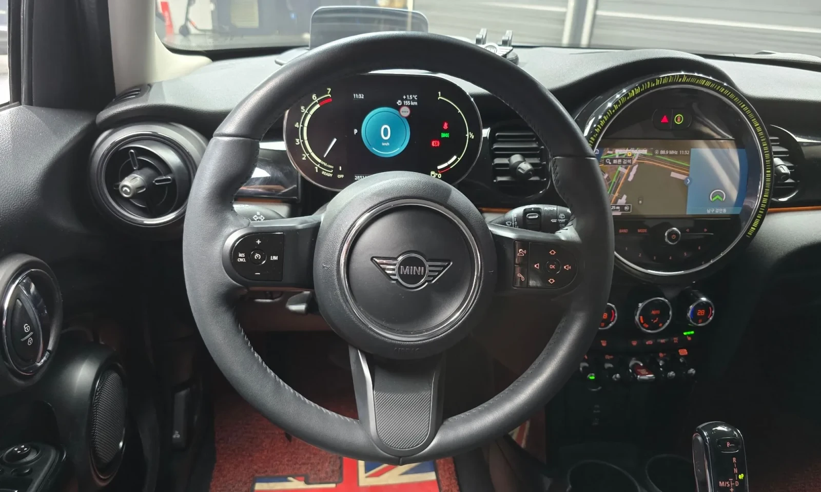 Mini Cooper HEAD-UP * LED * NAVI * КАМЕРА * KEYLESS * CARPLAY , снимка 3 - Автомобили и джипове - 54804664