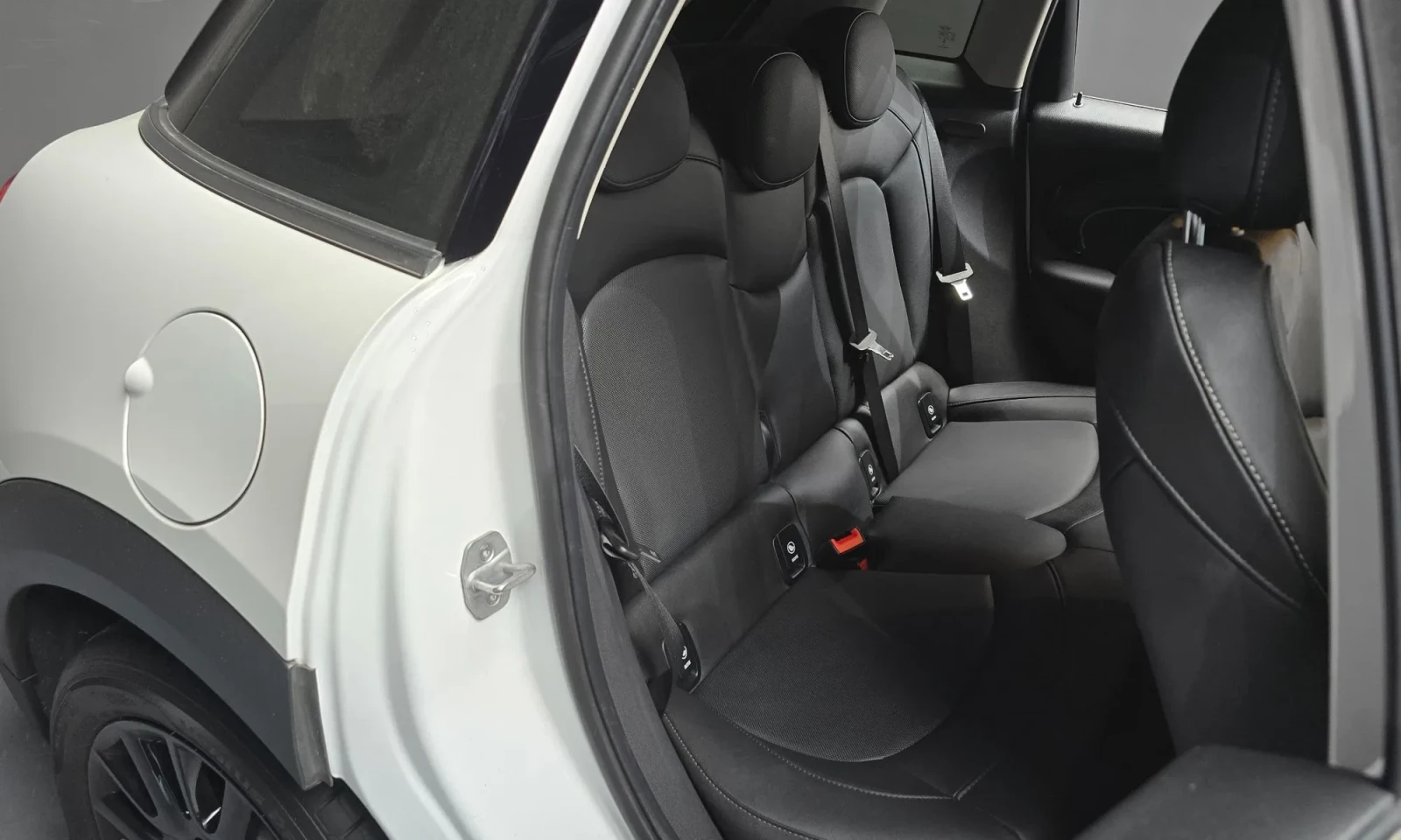 Mini Cooper HEAD-UP * LED * NAVI * КАМЕРА * KEYLESS * CARPLAY , снимка 11 - Автомобили и джипове - 54804664