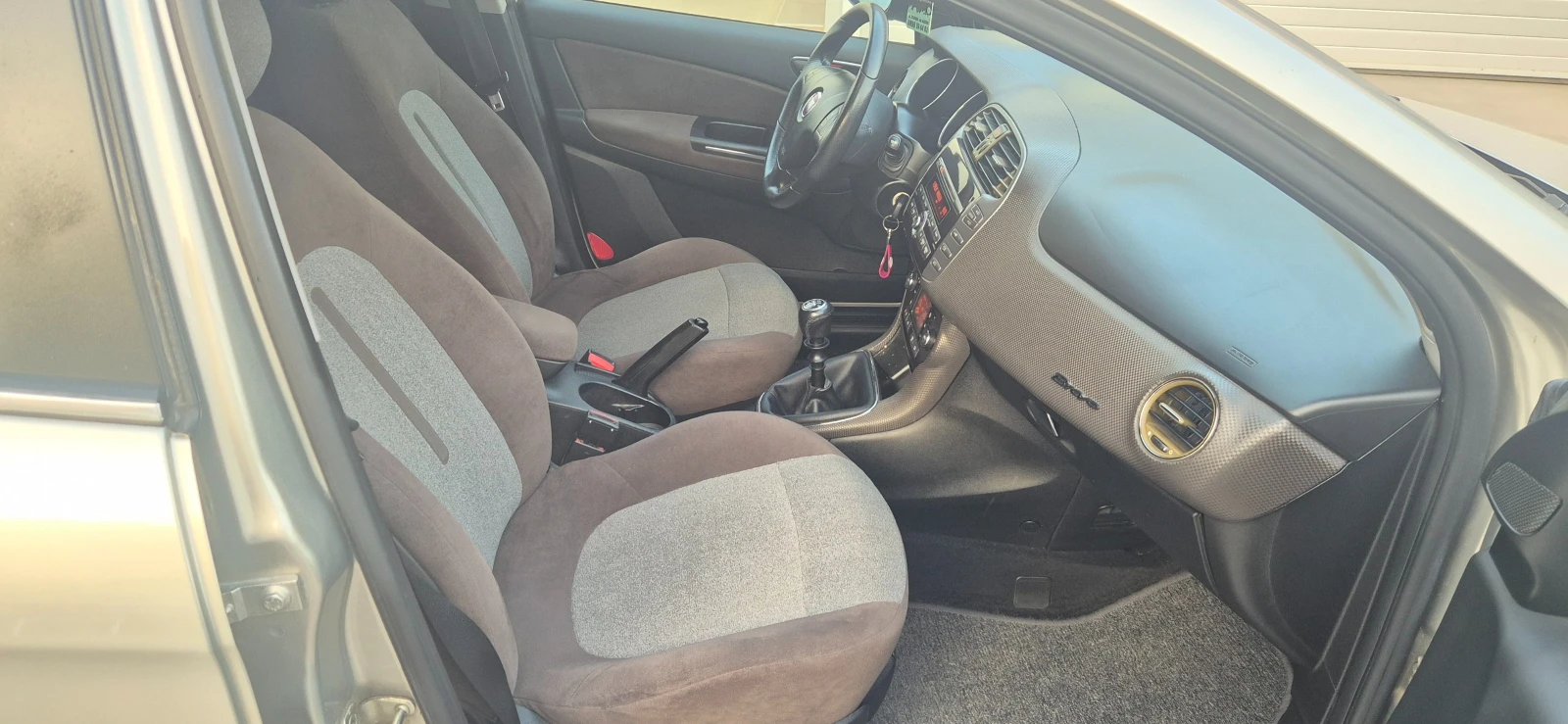 Fiat Bravo 1.9-Multi Jet-120к.с.* Климатроник* Топ* , снимка 4 - Автомобили и джипове - 55702881