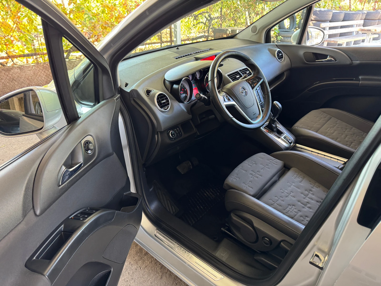 Opel Meriva АВТОМАТ-КОСМО, снимка 10 - Автомобили и джипове - 56370146