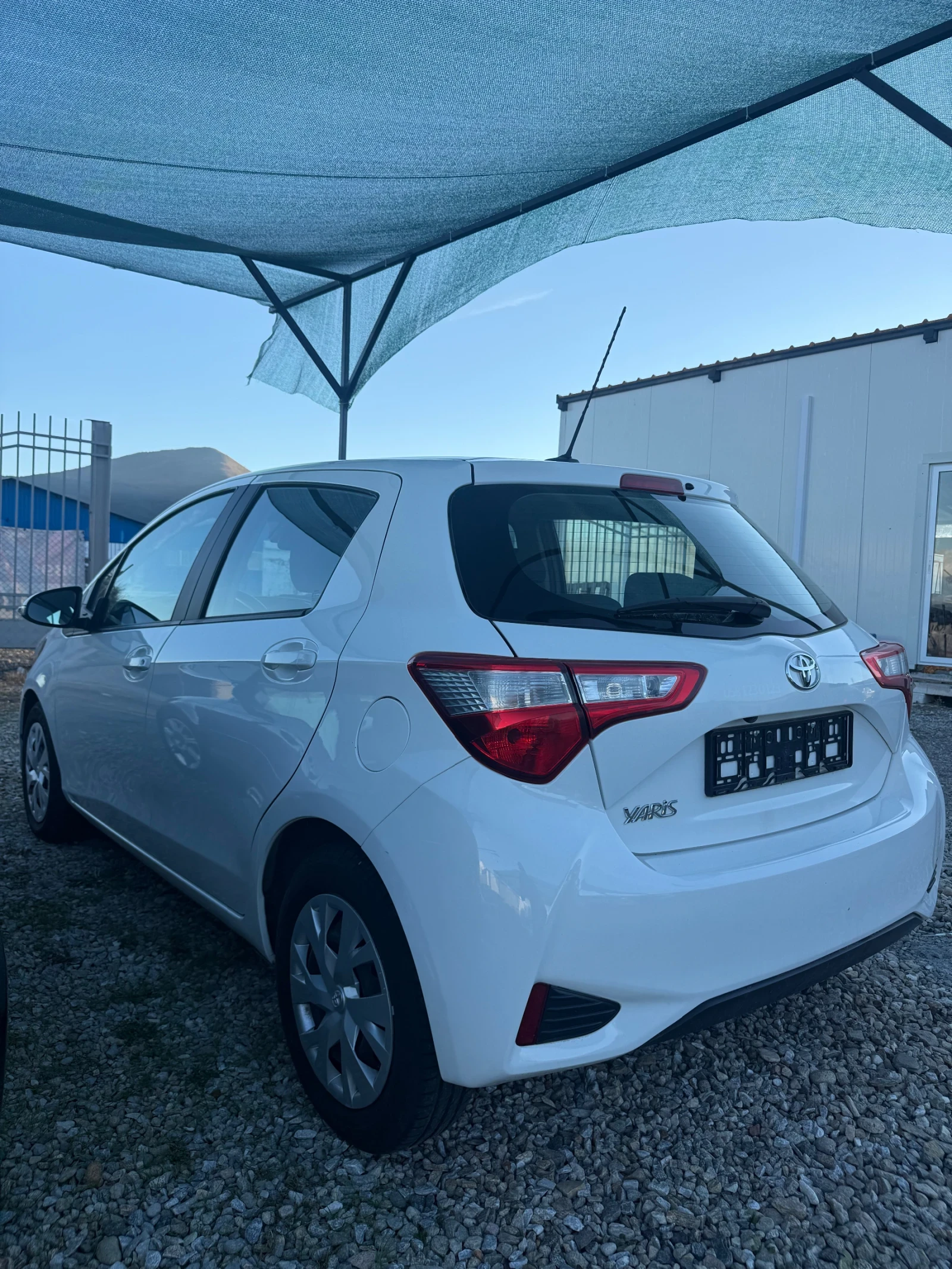 Toyota Yaris 1.5VVT* Автомат* ЛИЗИНГ, снимка 6 - Автомобили и джипове - 56692223