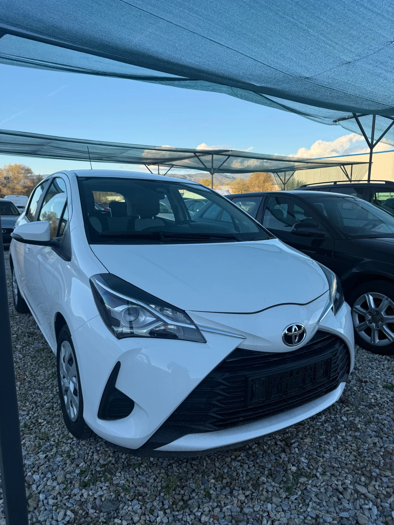 Toyota Yaris 1.5VVT* Автомат* ЛИЗИНГ, снимка 3 - Автомобили и джипове - 56692223