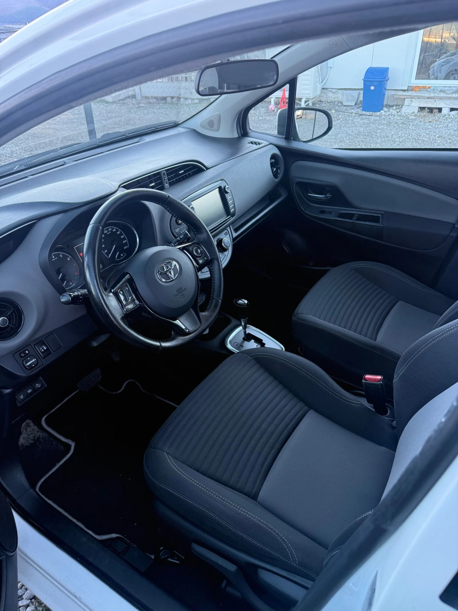 Toyota Yaris 1.5VVT* Автомат* ЛИЗИНГ, снимка 8 - Автомобили и джипове - 56692223