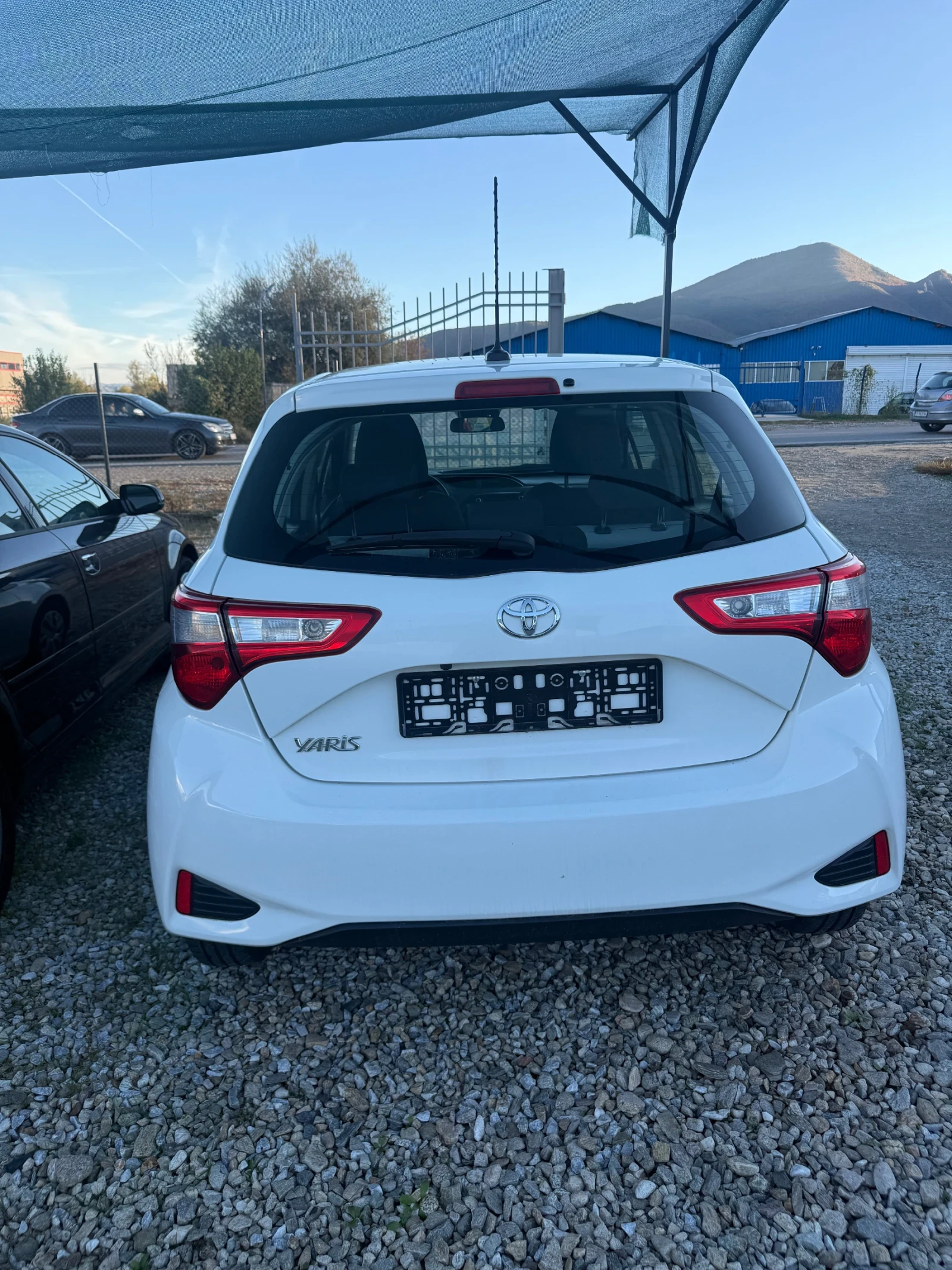 Toyota Yaris 1.5VVT* Автомат* ЛИЗИНГ, снимка 5 - Автомобили и джипове - 56692223