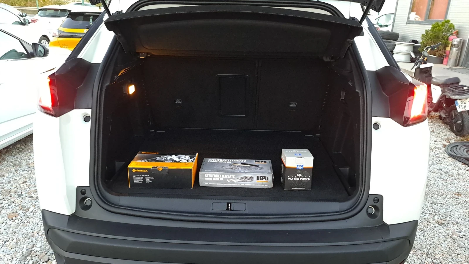 Peugeot 3008 1.5 BLUEHDI, снимка 15 - Автомобили и джипове - 56632952