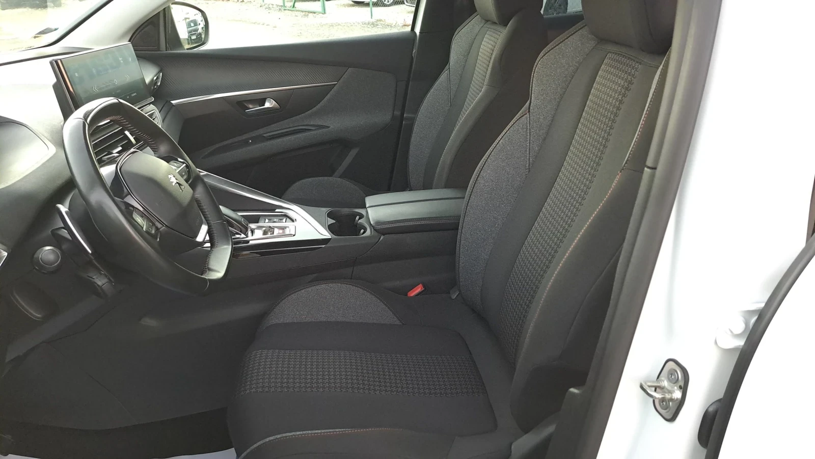 Peugeot 3008 1.5 BLUEHDI, снимка 9 - Автомобили и джипове - 56632952