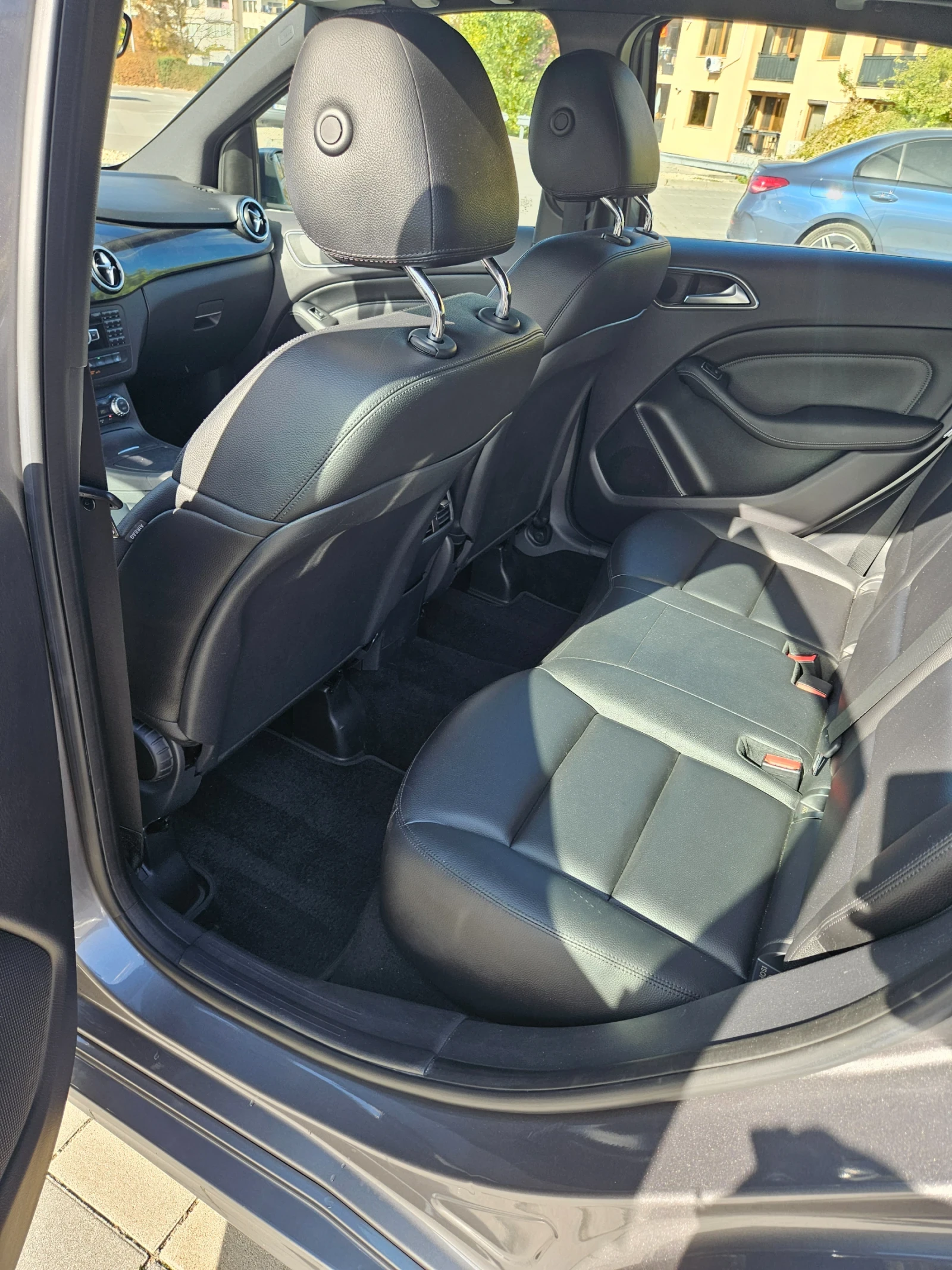 Mercedes-Benz B 250, снимка 9 - Автомобили и джипове - 56661813