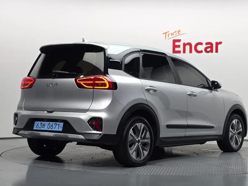 Kia Niro Plus Air, снимка 2 - Автомобили и джипове - 55925330