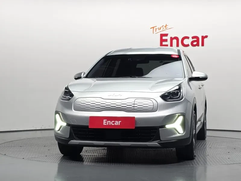 Kia Niro Plus Air, снимка 3 - Автомобили и джипове - 55925330