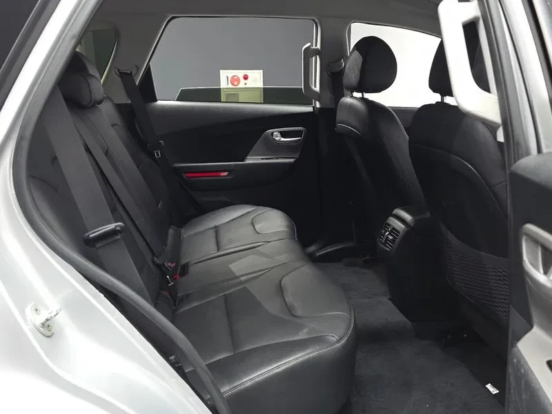 Kia Niro Plus Air, снимка 11 - Автомобили и джипове - 55925330