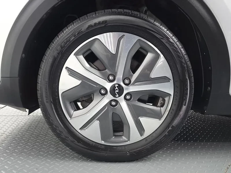 Kia Niro Plus Air, снимка 5 - Автомобили и джипове - 55925330