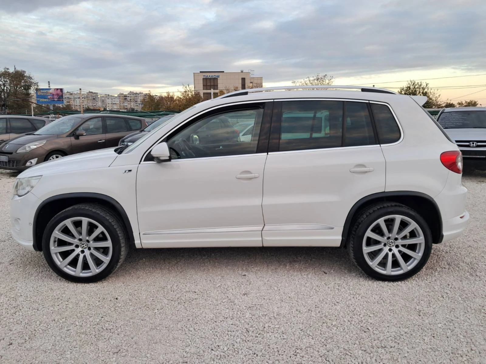 VW Tiguan 2.0TDI R-Line, АВТОМАТИК, 4х4, ВНОС ОТ ИТАЛИЯ  - изображение 7