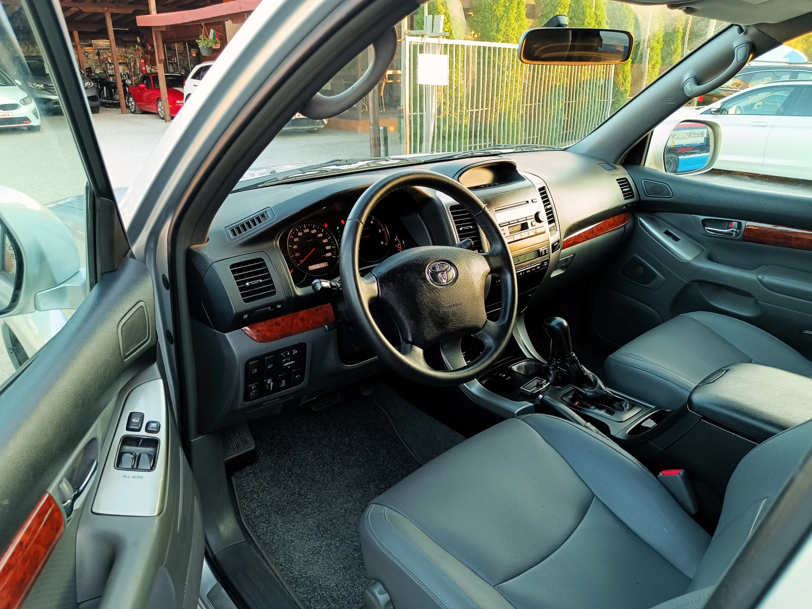 Toyota Land cruiser 3.0 D4D* 4X4* БАВНИ* БЛОКАЖ* АВТОМАТИК* ИТАЛИЯ*  - изображение 8